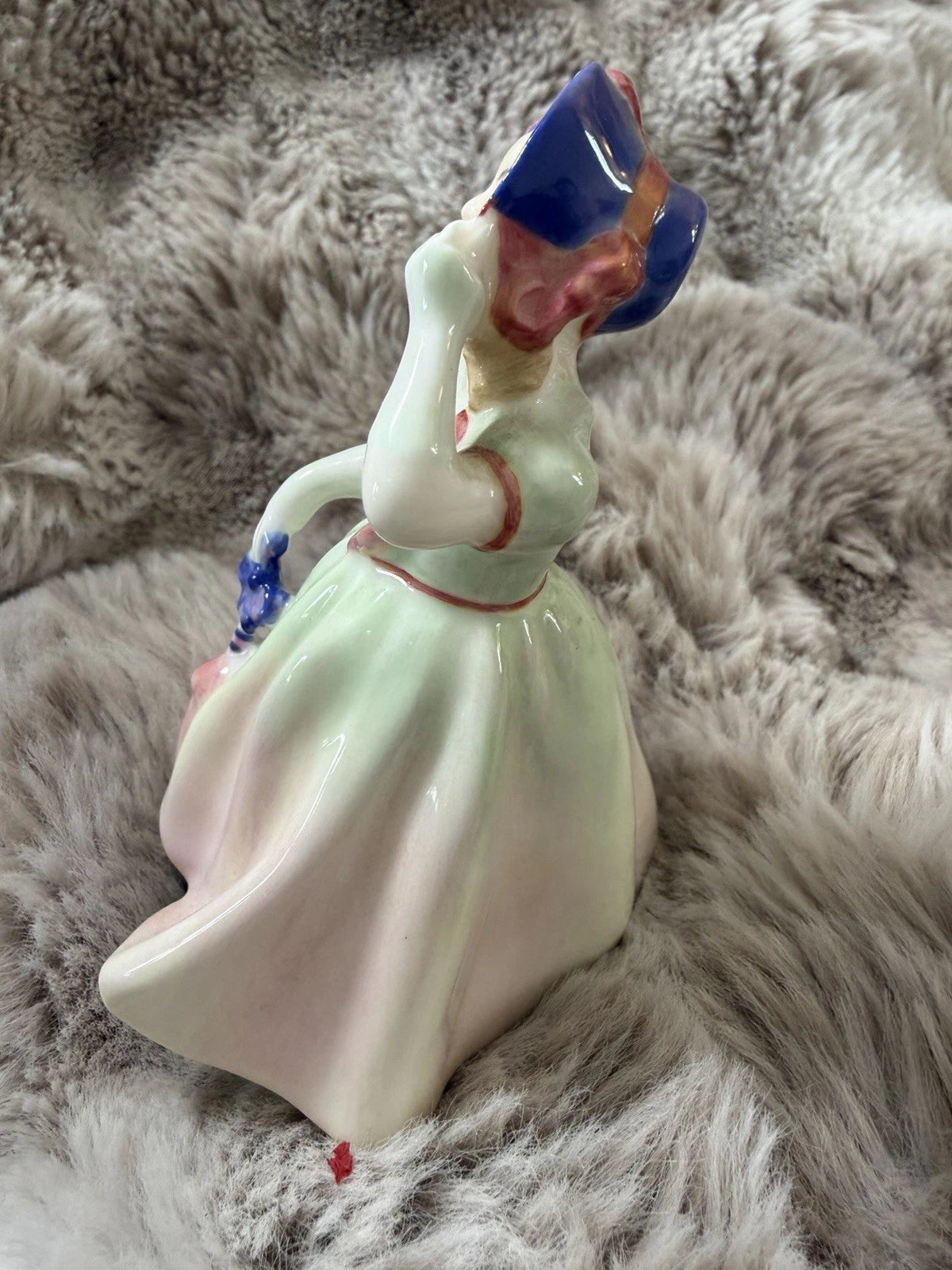 🎀 Royal Doulton Figurine – Babie HN 1679 (c.1935)