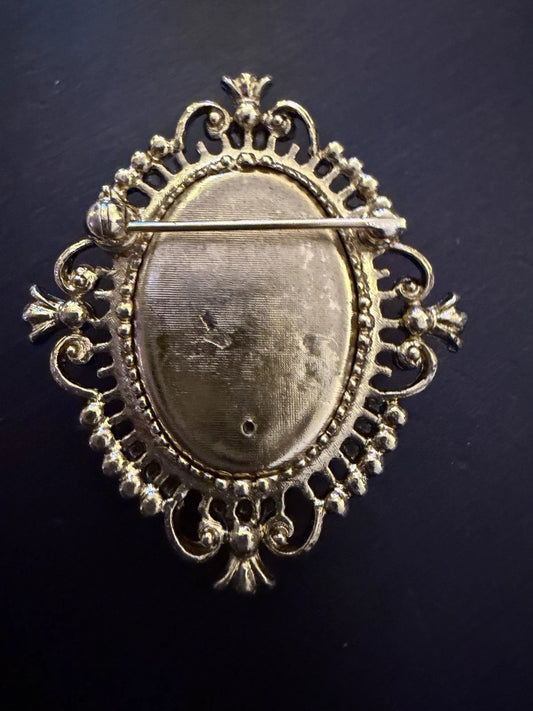 Vintage Shell Cameo Brooch – Gold-Tone Filigree Frame