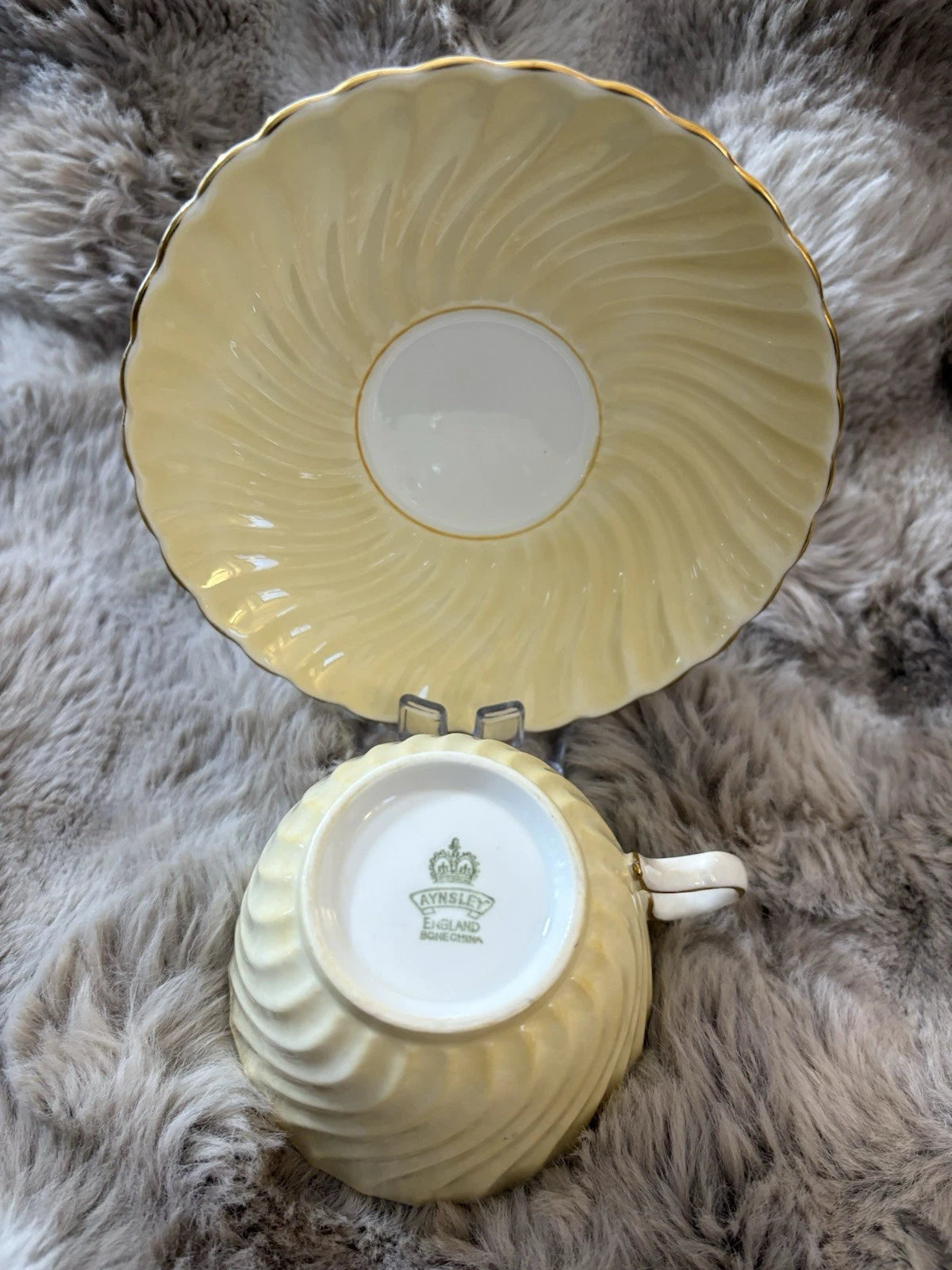 Aynsley Bone China Teacup & Saucer England Swirl Yellow Gold Trim Pings
