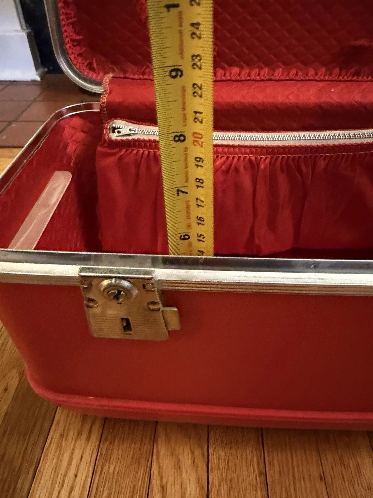 Vintage 1950s Red Carrying Case / Train Case – Reliable Luggage