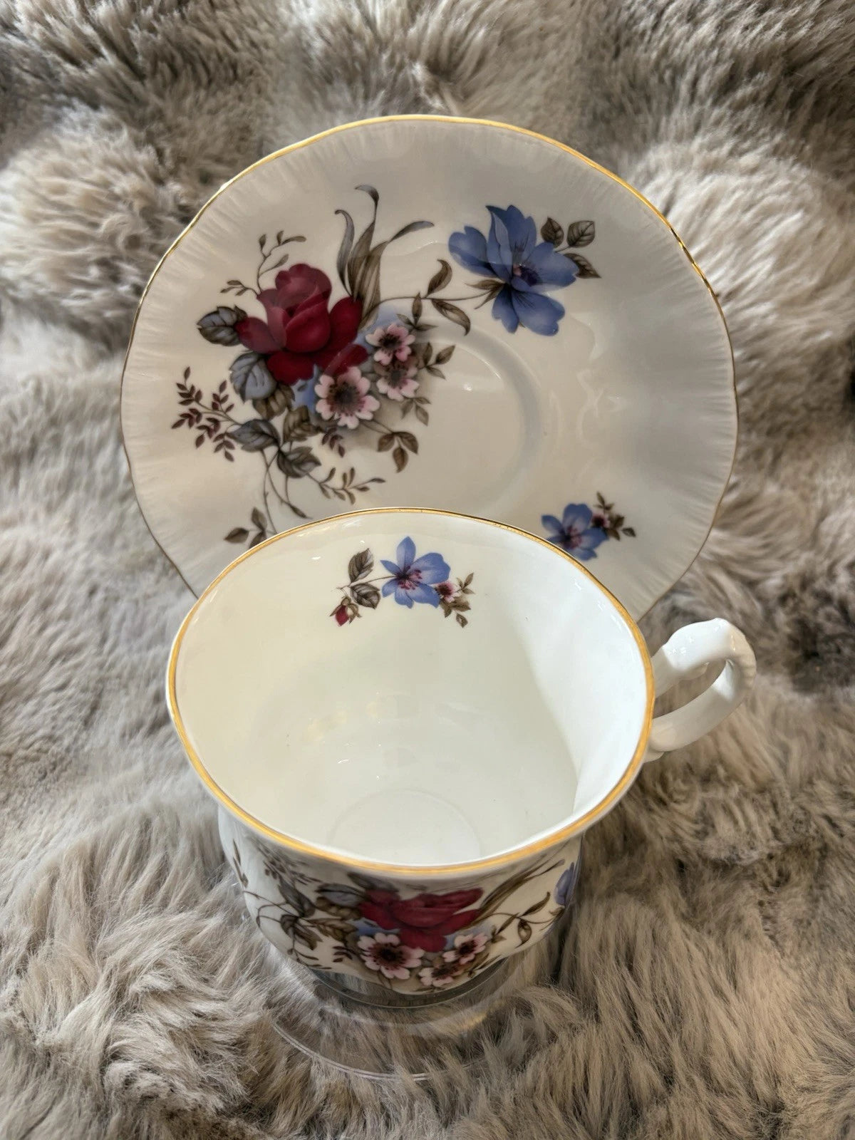 Paragon Floral Teacup & Saucer Fine Bone China England Gold Trim Vintage- Pings