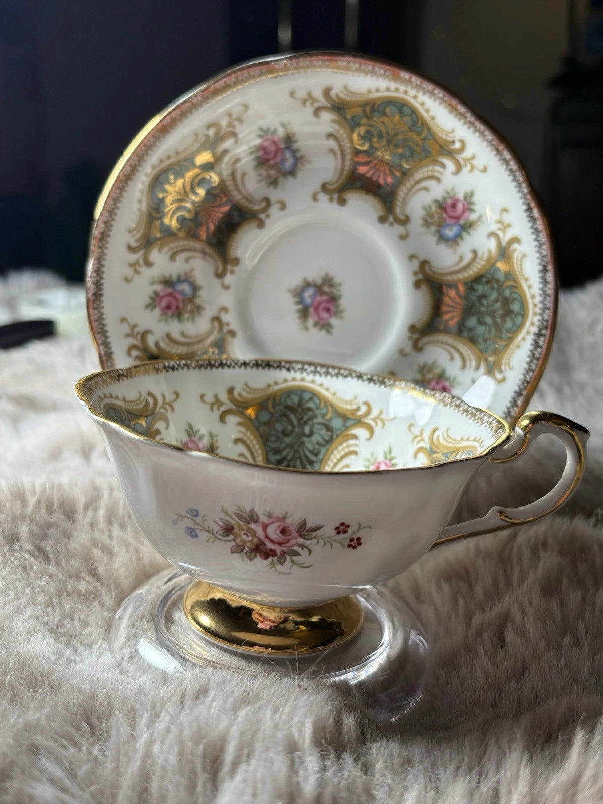 Paragon Tea Cup And Saucer - by appointment to her majesty the queen- Pings 🛎️