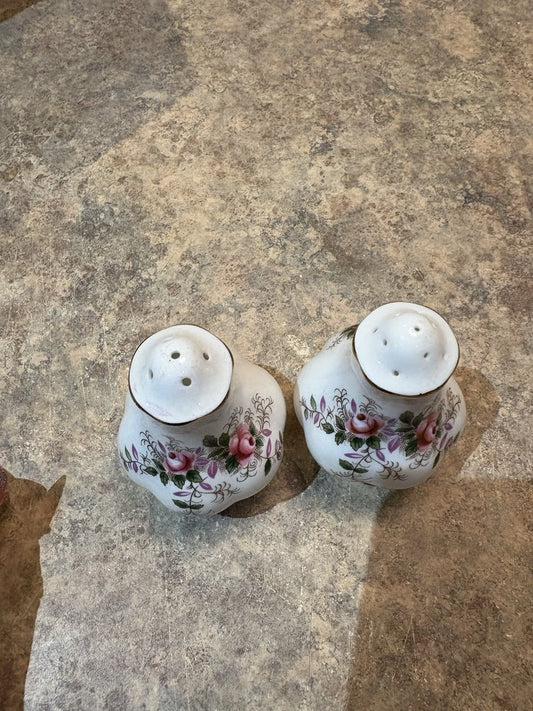 Royal Albert Lavender Rose Salt Pepper Shakers Set England Bone China