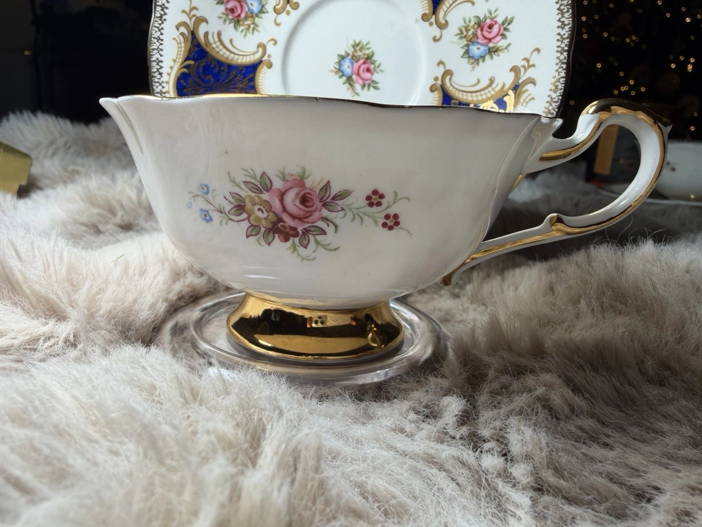 Paragon Tea Cup And Saucer - by appointment to her majesty the queen - Pings 🛎️