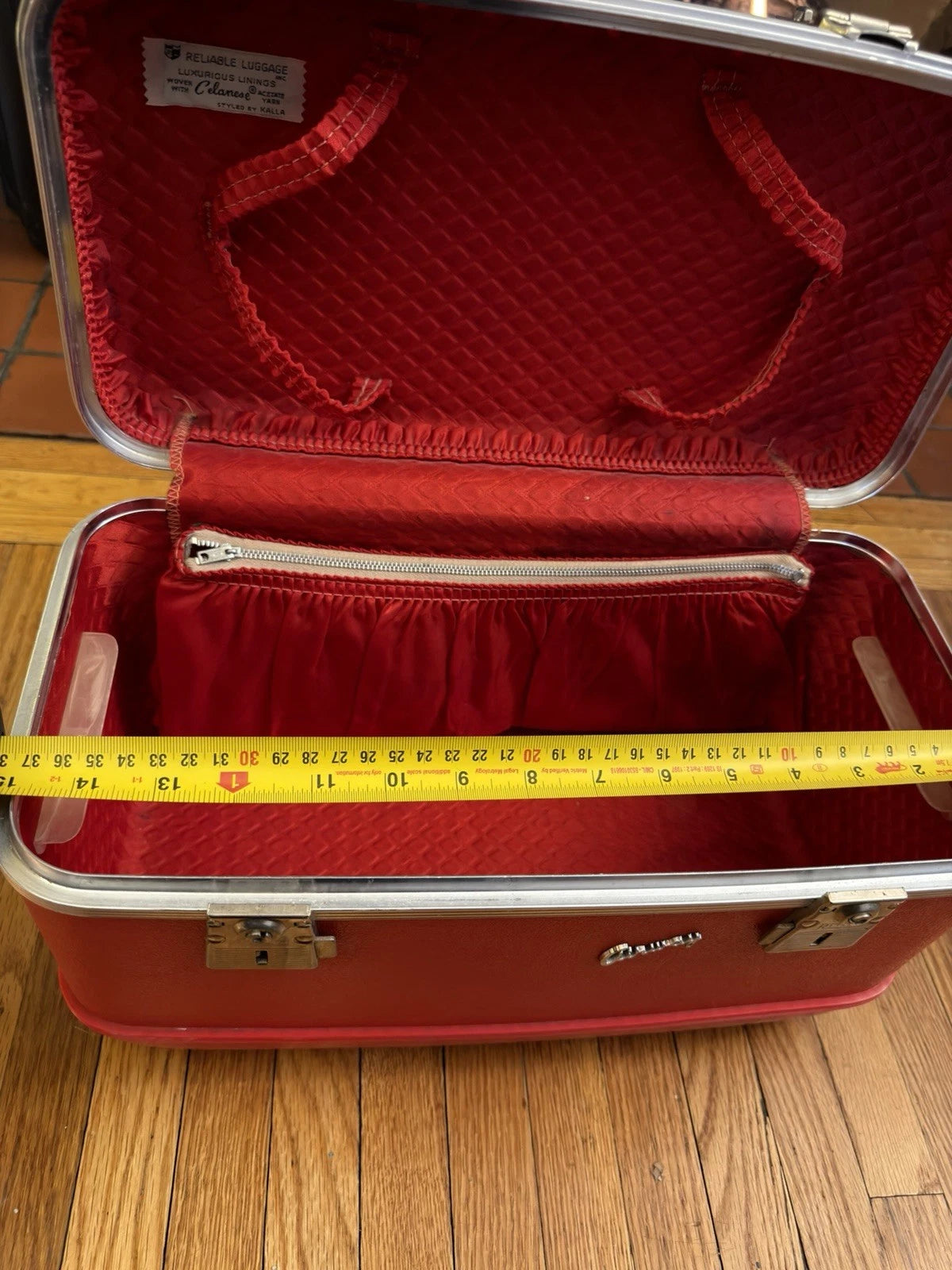Vintage 1950s Red Carrying Case / Train Case – Reliable Luggage