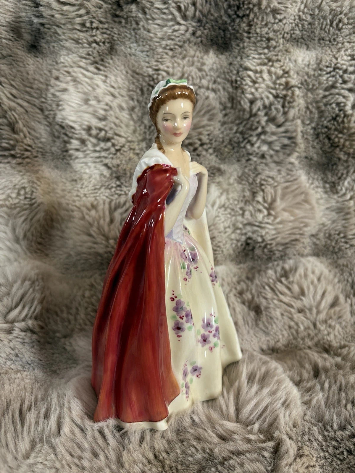 Royal Doulton “Bess” Figurine HN2002 – Bone China – England