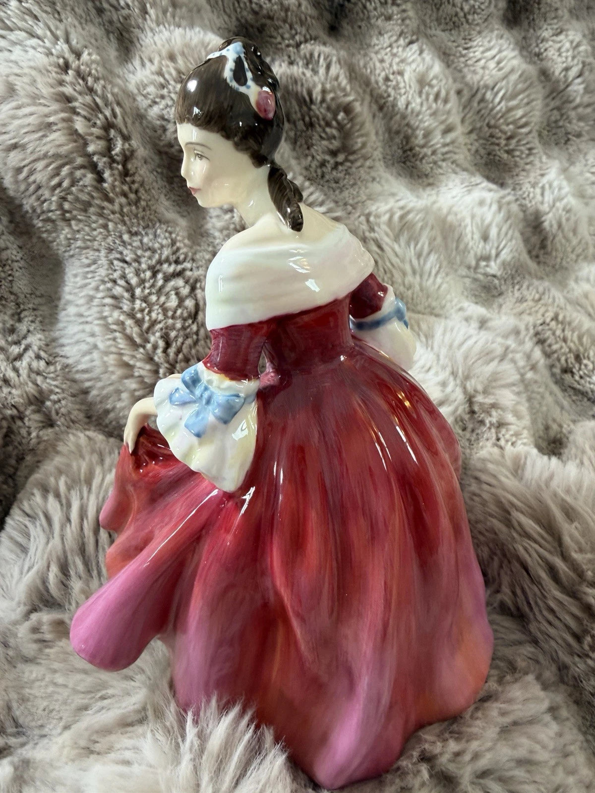 Royal Douton Southern Belle HN2229 - Small Chip