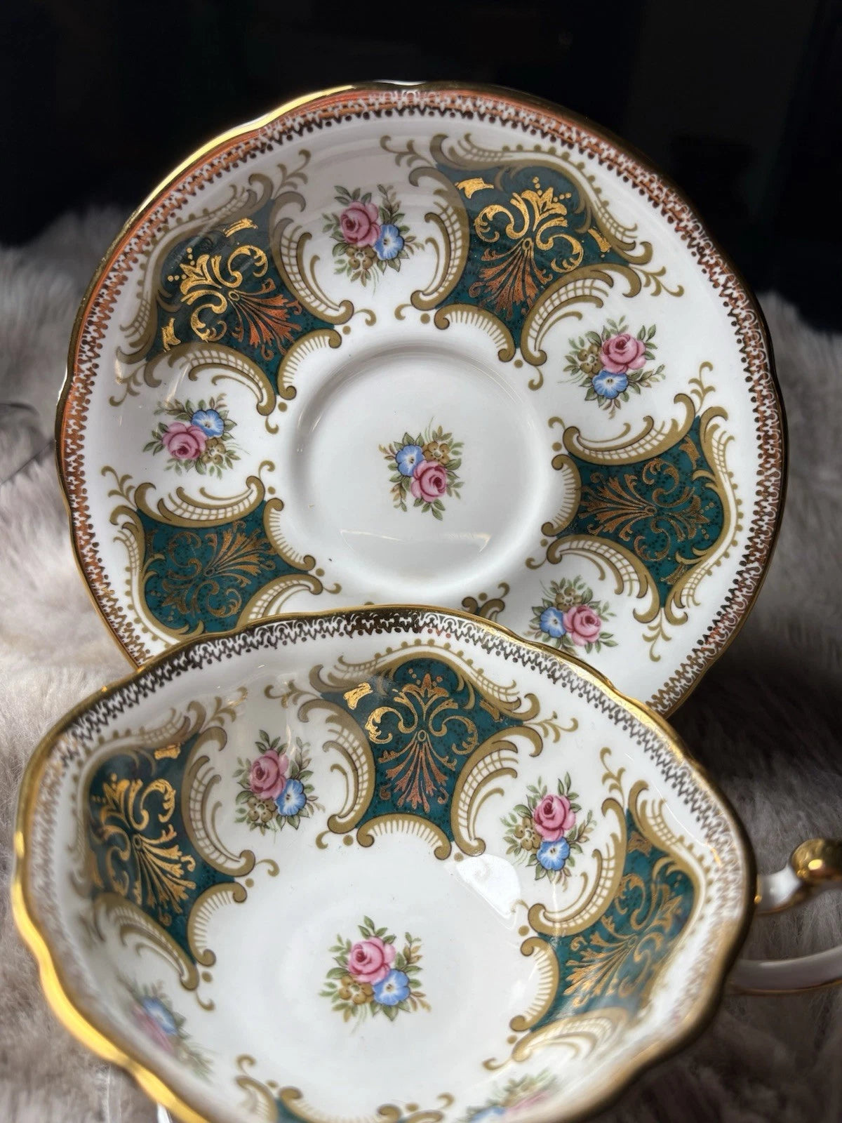 Paragon Tea Cup And Saucer - by appointment to her majesty the queen- Pings 🛎️