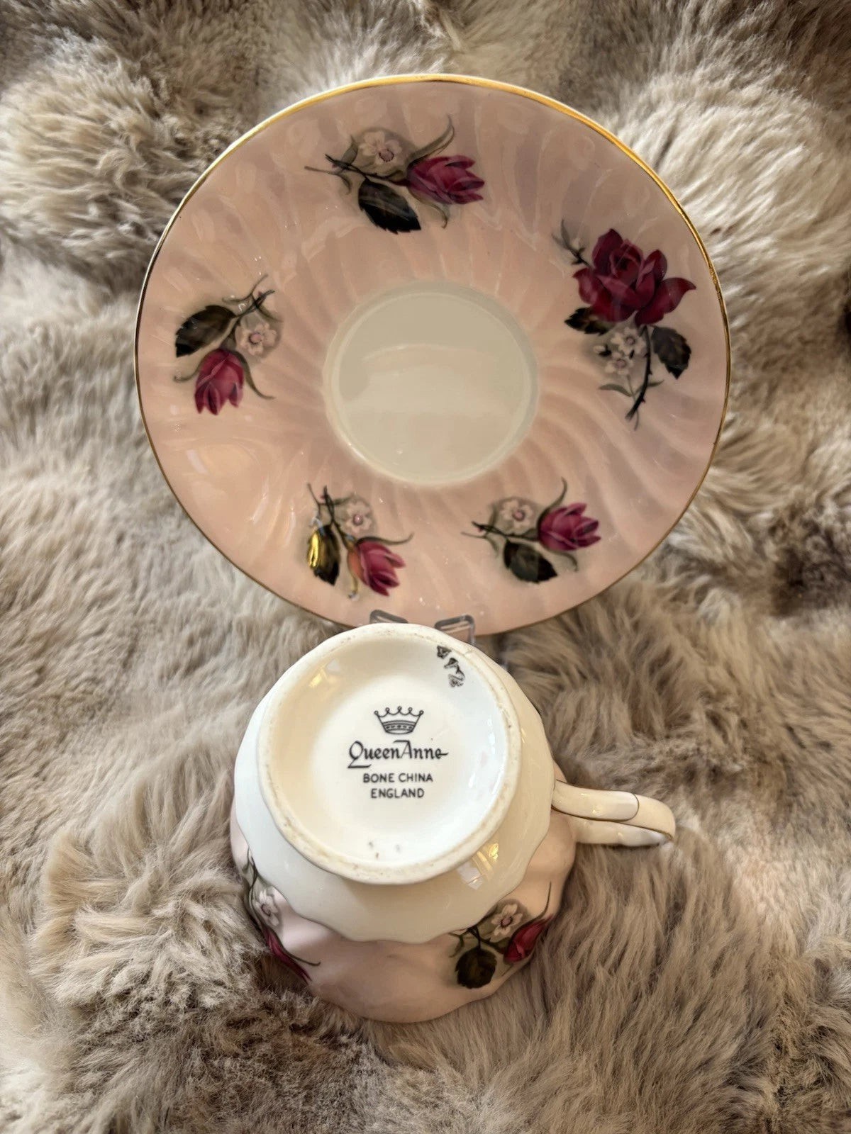 Queen Anne Pink Rose Teacup & Saucer Bone China England Gold Trim- Pings