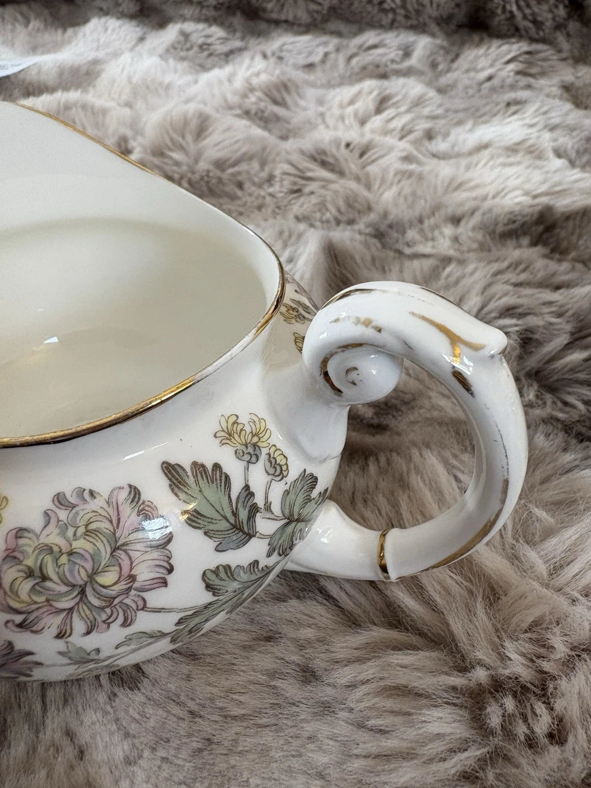 Paragon Chrysanthemum Creamer – Fine Bone China – England - Pings
