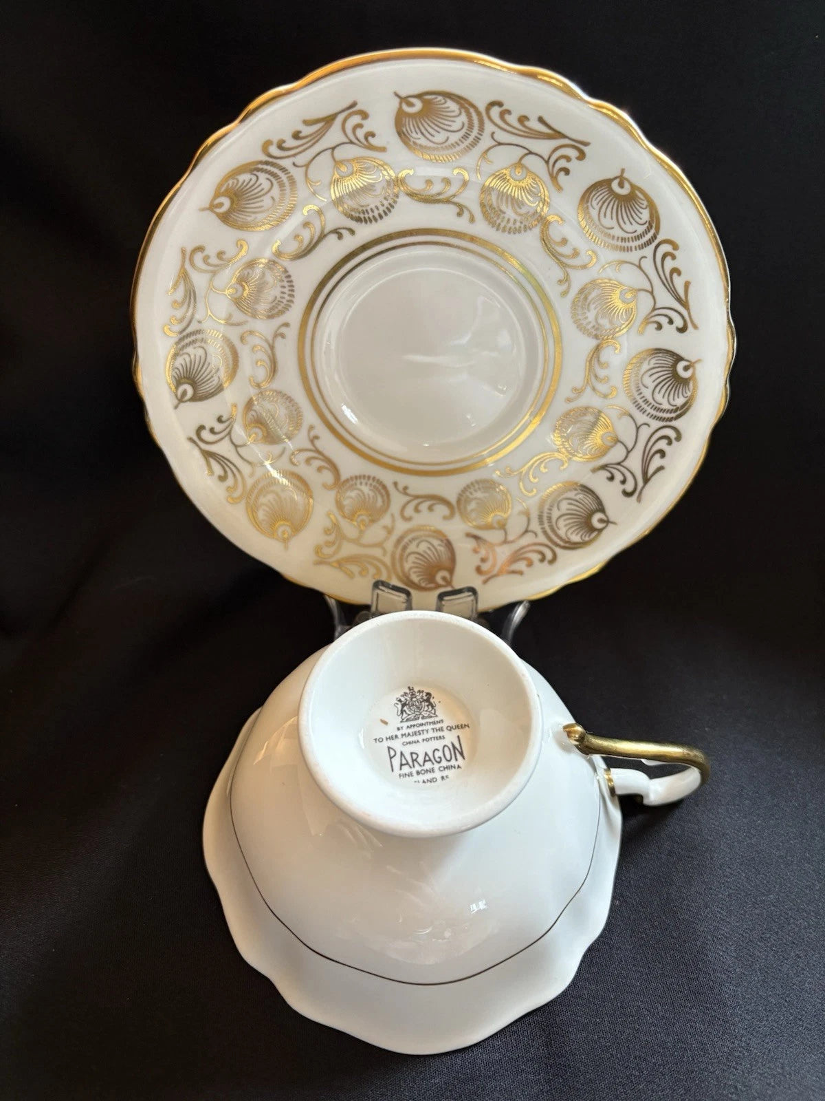 Paragon Fine Bone China Teacup & Saucer White Gold Gilt Shell Pattern